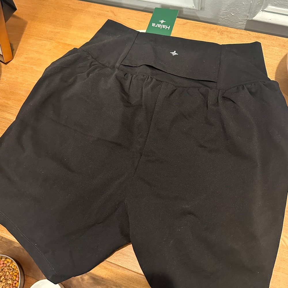 HALARA Softlyzer Black Shorts